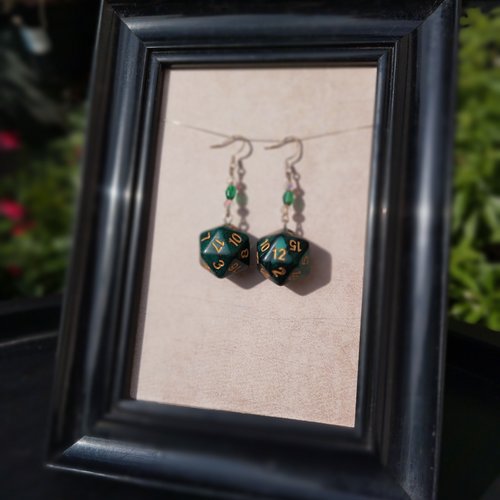 Boucles d'oreilles d20 émeraude