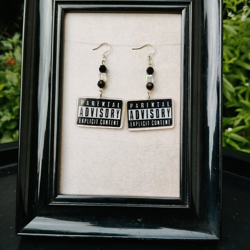 Boucles d'oreilles explicit content