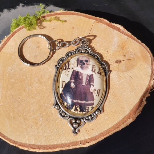 Porte-clés "mademoiselle memento mori"