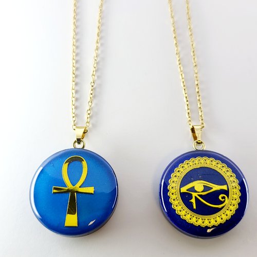 Pendentif artisanal recto/verso croix de ankh et œil d’horus doré et pigment bleu, 2 en 1, shungite au centre.