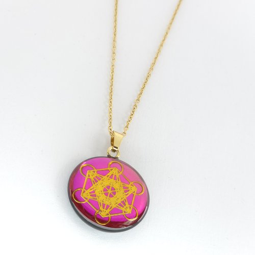 Pendentif artisanal à base de shungite - recto-verso cube de métatron doré sur fond rose/violet & yin yang