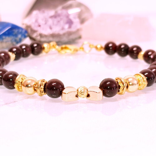 Bracelet en perles de grenat bordeaux et plaqué or