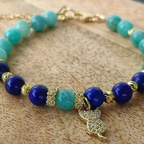 Bracelet en pierre de lapis lazuli et amazonite breloque chat en gold filled 14k,