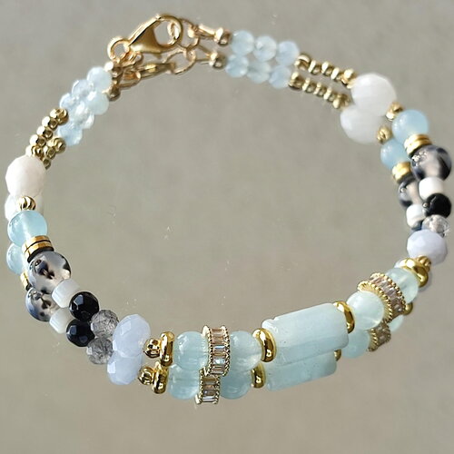 Bracelet en perles naturelles d' aigue-marine, pierre de lune et d' onyx noir sur gold filled