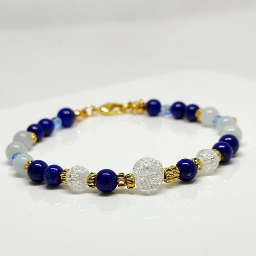 Bracelet en perle de lapis lazuli, quartz craquelé et calcédoine bleu ciel sur plaqué or