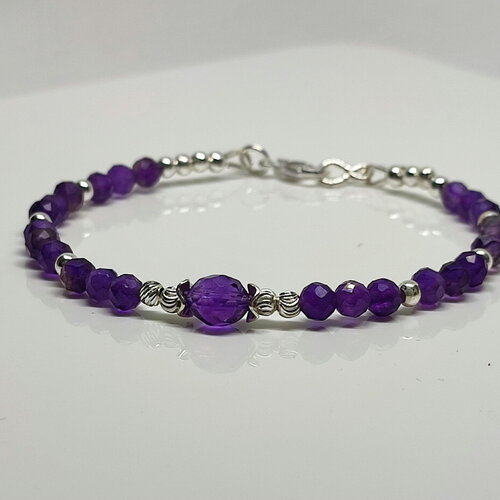 Bracelet en  perles d' améthyste facettée sur argent 925