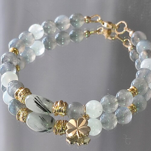 Bracelet en perles de labradorite et de pierre de lune sur gold filled