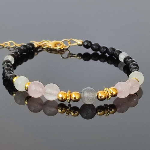 Bracelet en perles de quartz rose, labradorite, de pierre de  lune et onyx sur gold filled