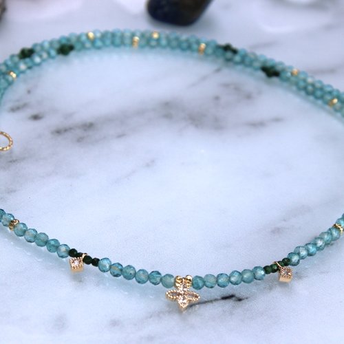 Collier fin en apatite bleue facettée et perle ciselée plaqué or 18k et mini perle de malachite gold filled