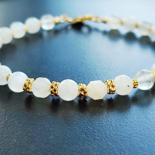 Bracelet chic et raffiné en pierre de lune sur gold filled 14k