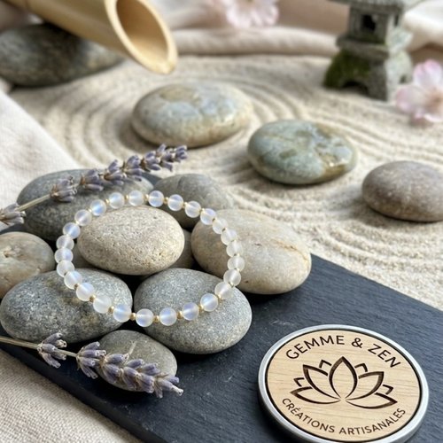 Bracelet en opaline étoilée – reflets bleus célestes & perles dorées (élastique & ajustable) perles 6 mm opaline