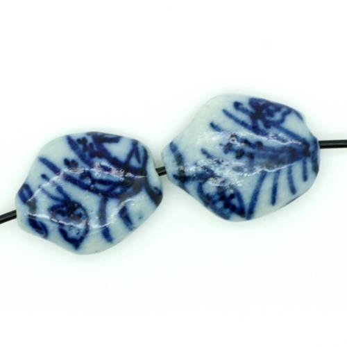  perle ovale plate en porcelaine 17x14 mm blanche et bleue x 1 