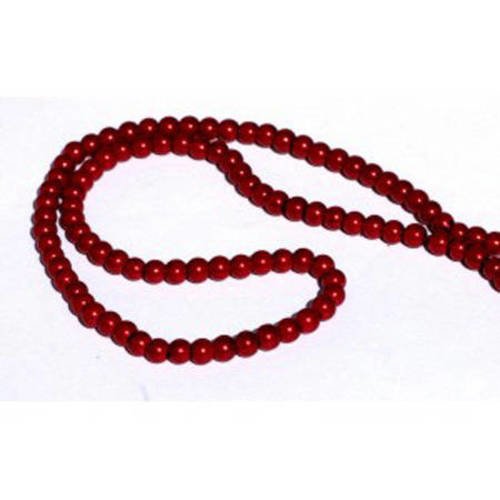 Perle ronde nacrée rouge4,5 mm fil de ± 80 cm. 