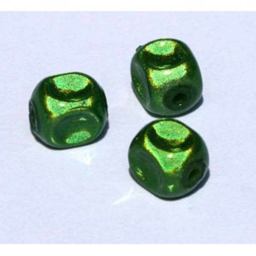 Perles magiques carrées 8 mm verte x 10 