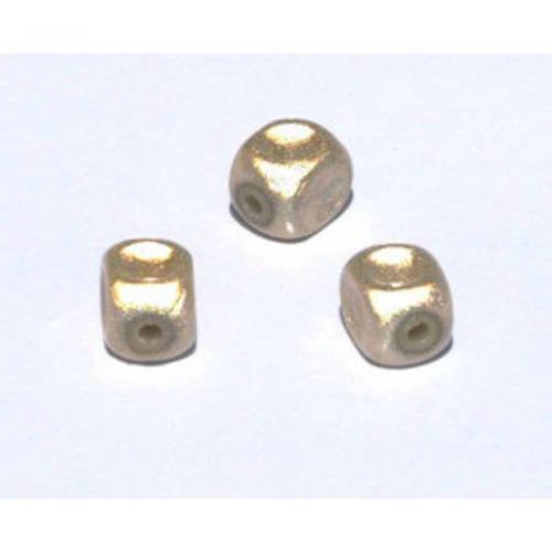 Perles magiques carrées 8 mm beige x 10 
