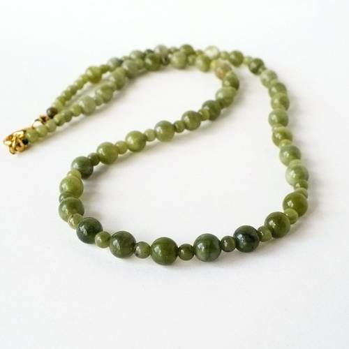Collier jade vert naturel, pierres environ 4 et 6 mm. longueurs au choix. pierre fine gemme..