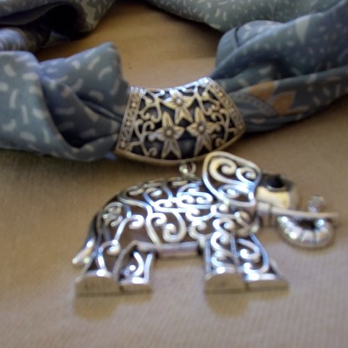 Bijou de foulard "eléphant"      vendu