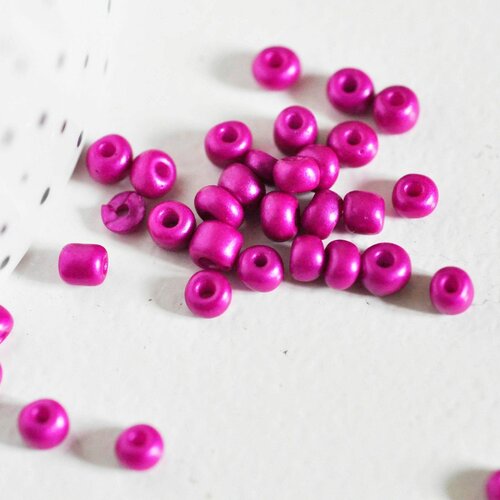Grosses perles rocaille rose fuchsia nacré,perles rocaille rose opaque, création bijoux,perles verre, lot 10g, diamètre 4mm g3737