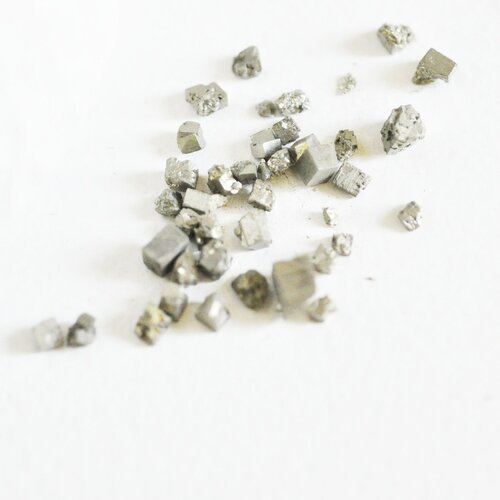 Sable cube pyrite,poudre minerale, pyrite naturelle, pierre semi- precieuse, création bijoux, sachet 20 grammes g3676
