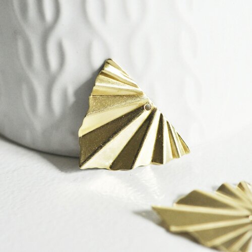 Pendentif triangle éventail plié laiton brut lisse, un apprêt doré sans nickel,un pendentif doréen laiton brut,29x22mm,lot de 2, g3222
