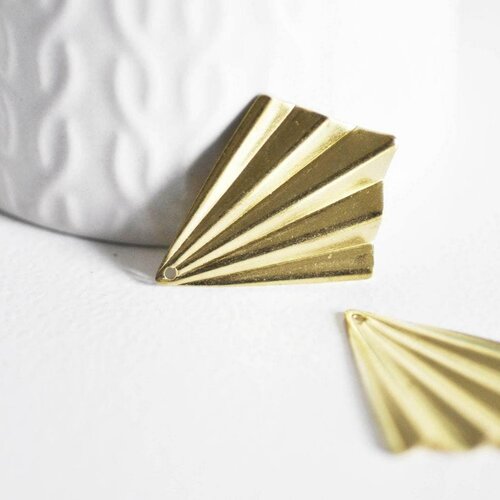 Pendentif triangle éventail plié laiton brut, apprêt doré, sans nickel, pendentif doré,laiton brut,35mm,lot de 2 - g112