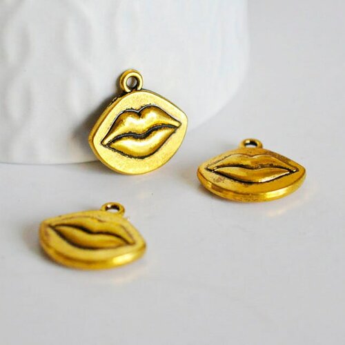 Pendentif médaille bouche, pendentif doré, lèvres,bouche dorée, médaillon lèvres,sans nickel,laiton doré,1.8cm, lot de 5-g630