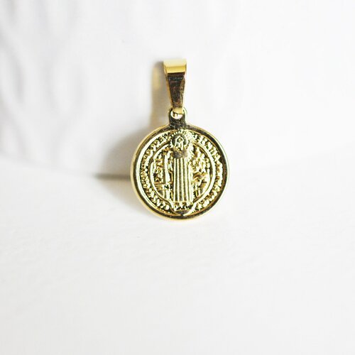 Pendentif médaille ronde saint benoît acier doré, pendentif doré sans nickel en acier doré, médaille religieuse,15mm, l'unité,g2366