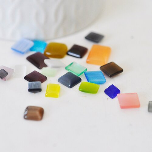 Cabochon verre carré, fournitures créatives,cabochon multicolore,cabochon verre carré,création bijoux,taille 6 à 13mm,les 20 -g135