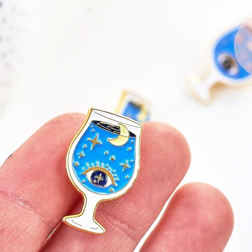 Broche pin's verre oeil protecteur laiton doré émail bleu,broche dorée,creation bijoux,décoration veste, 27.5x17mm,l'unité g5541