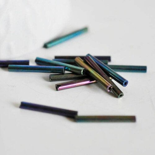 Perles rocaille tube verre noir irisé, fournitures créative, verre noir métallisé, long tube,15mm x 2mm,10 grammes-g690