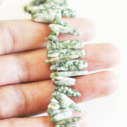 Perle longues en jaspe vert naturel, des perles en pierre pour creation de bijoux en pierre naturelle,13-22mm,le fil de 60 perles g3525
