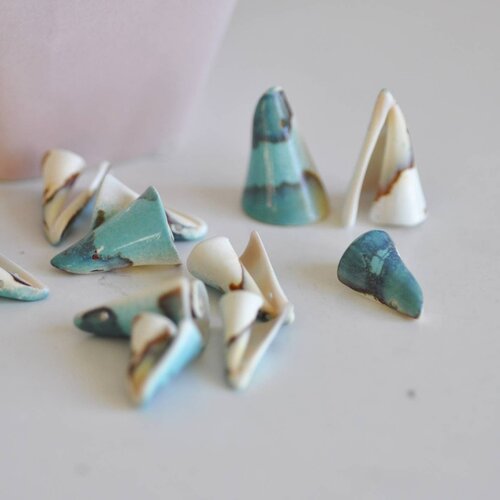 Natural blue shell spiral conch pierces,, shell pendant, jewelry creation, jewel shell, lot of 5.37mm-g449