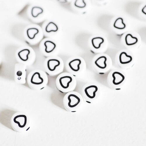 Perle ronde coeur noir plastique blanc,perle plastique,perle ronde lettre,création bijoux,perle coeur, lot de 10 grammes-g2031