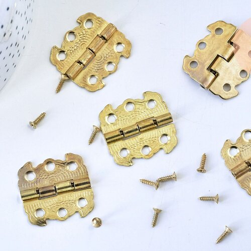 Charnières fer doré avec vis accessoires boîte en bois  et modelage fimo, l'unité g6793