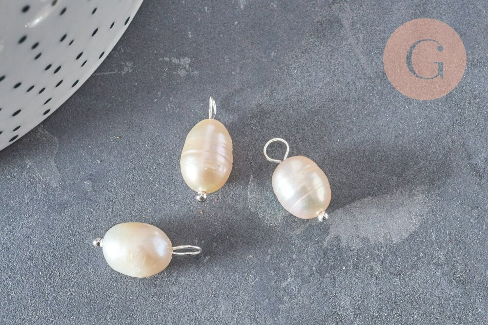 Boucles d'oreilles en pierre naturelle et breloque soleil - Perles & Co
