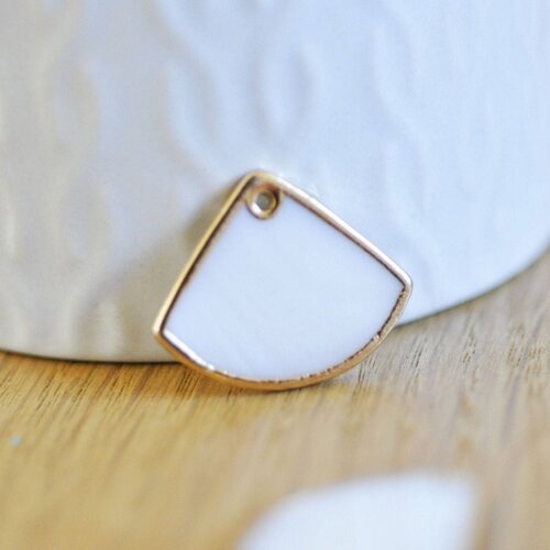 Pendentif triangle nacre blanche naturelle doré,pendentif quart de cercle nacre,coquillage blanc,création bijou, 23mm, lot de 2,g3036