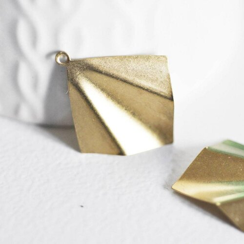 Pendentif triangle éventail plié laiton brut, apprêt doré, sans nickel, pendentif doré,laiton brut,32mm,lot de 2 - g111