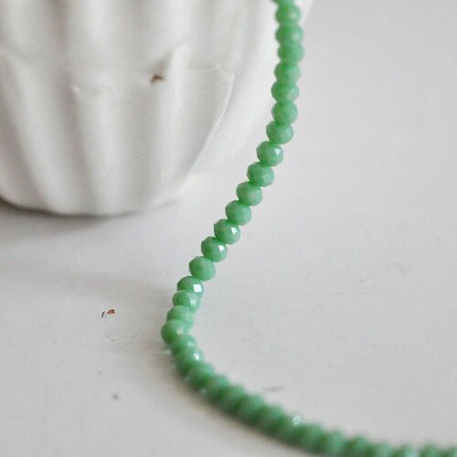 Perles toupies vert, perles bijoux, perle cristal vert, fourniture créative, perle verre facette, fil de 40cm, 3mm-g1563