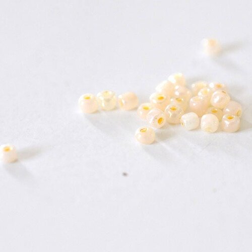 Grosses perles rocaille orange clair,fournitures pour bijoux, perles rocaille nude, abricot irisé, creation bijoux,lot 10g,diamètre 4mm-g453