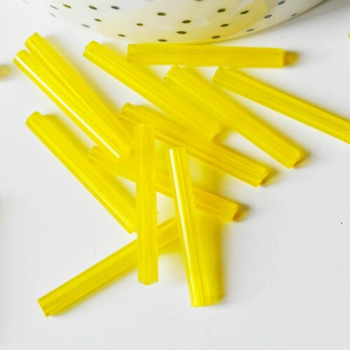 Perles rocaille tube, perles rocaille jaune,verre jaune, long tube,perle tube jaune, création bijoux,28mm, 10 grammes g4391