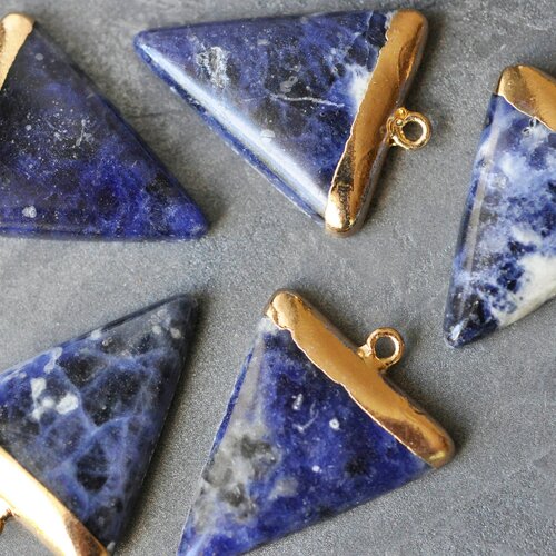 Pendentif triangle sodalite bleu naturelle, fournitures créatives, pendentif pierre, support doré, création, pierre naturelle, 34mm g3932