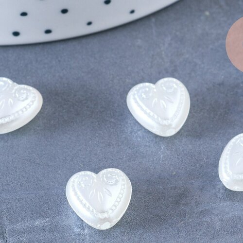 Perle coeur gravé plastique blanc nacré 11.5mm , perle plastique blanc nacré,lot de 10 perles g6437