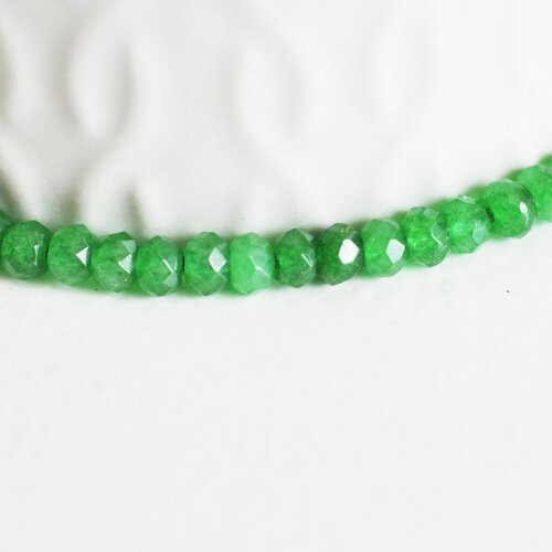 Perle rondelle jade vert,perle jade,pierre naturelle,jade naturel,4x3mm,fil de 35 cm g4638