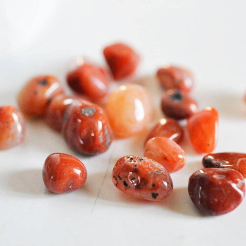 Cornaline rouge orange naturelle brute roulée, x20 grammes (g0246)