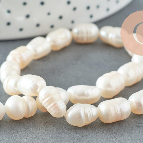 Perle naturelle blanche ovale eau douce 8.5-12mm, perle de culture percée ,fil de 35cm, x1 g9581