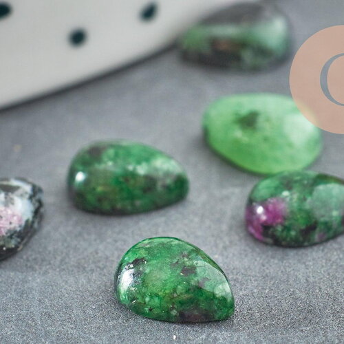 Cabochon goutte rubis sur zoisite naturelle 8x6mm, cabochon création bijoux pierre naturelle, x1 g2265