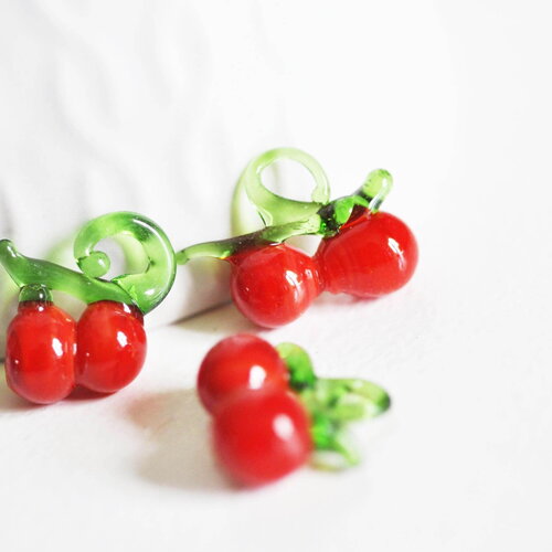 Pendentif cerise fruit rouge verre artisanal 15-19mm, x5 (g1967)