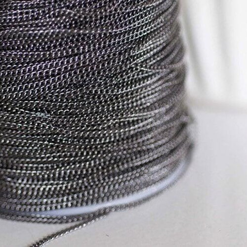 Chaine fine metalgun maille plate 1mm, chaine bijou, chaine noire, création bijoux, grossiste chaine, 5 metres (g0995)