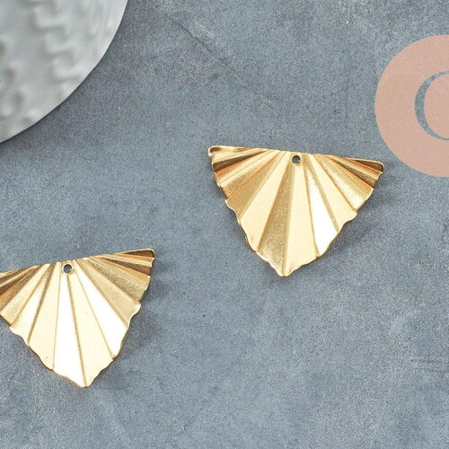 Pendentif triangle éventail plié laiton brut lisse, apprêt doré sans nickel, pendentif doré en laiton brut,29x22mm, x2 (g3222)
