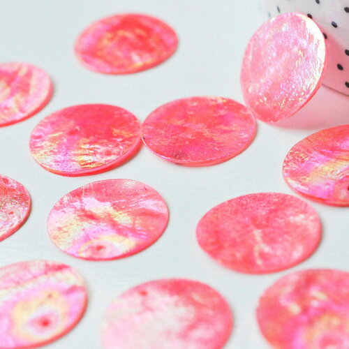 Pendentif rond nacre rose irisé 25mm, pendentif coquillage naturel rose , x10 (g3976)